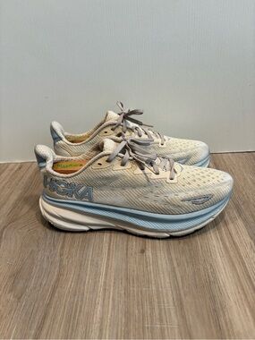 Hoka Clifton 9 Women’s Size 8B Oak Alabaster Running Walking Gym Comfy